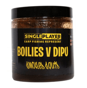 SinglePlayer Boilies v Dipu Smoked Squid 150g 20mm Hmotnost: 150g, Průměr: 20mm